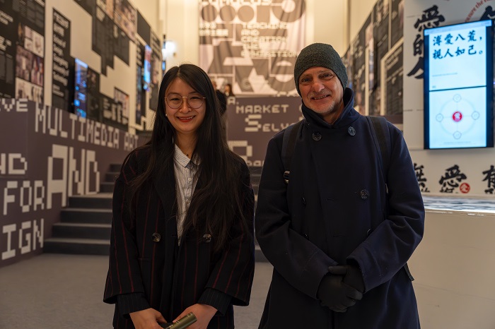 1701500117386387.jpg 10.两位教授合影.JPG