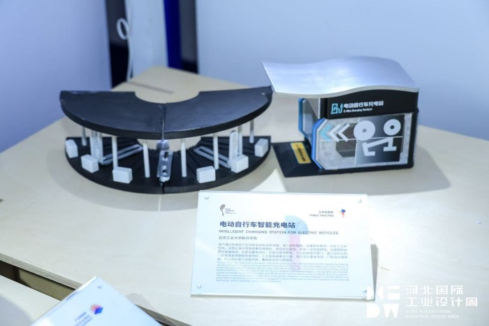 1760339995891857.jpg 作品展览现场图1.jpg